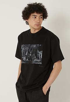 THE INTERNATIONAL ART /FAT HAND AND DOLLARS Tシャツ