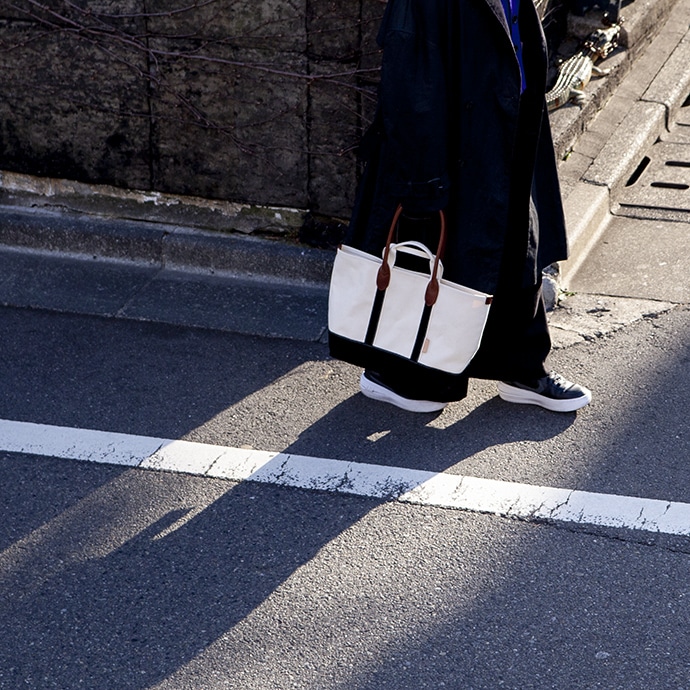 Should Men Carry Tote Bags?