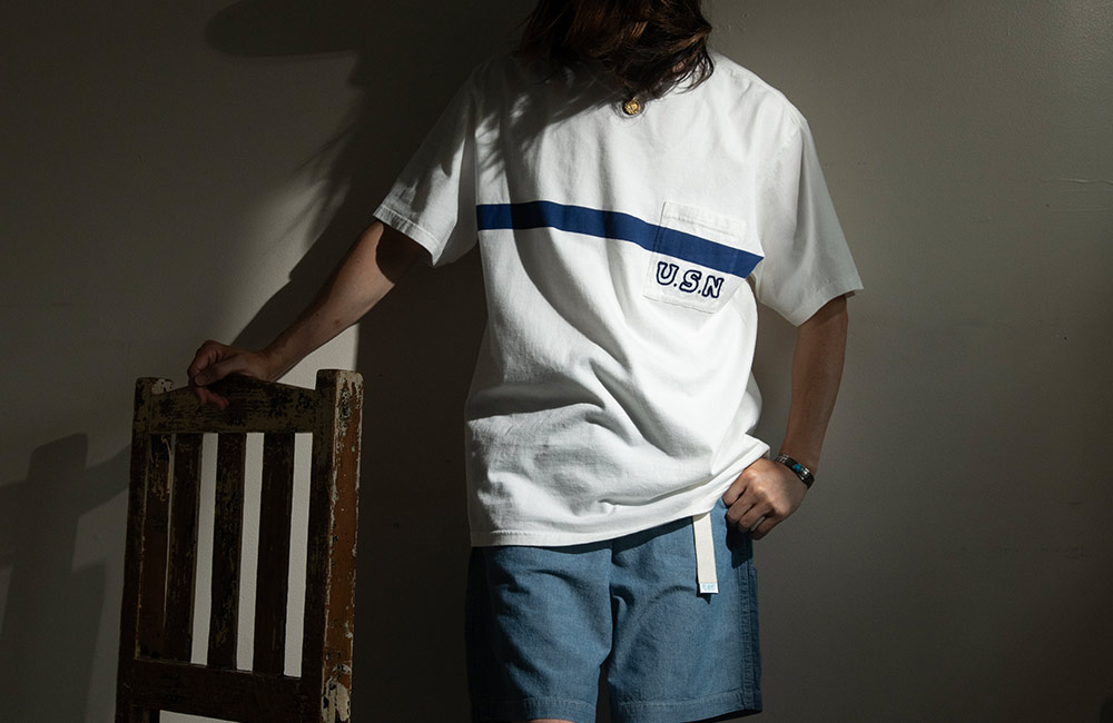 NAVY EMBROIDERY ONE LINE  SHORT SLEEVE T-SHIRT