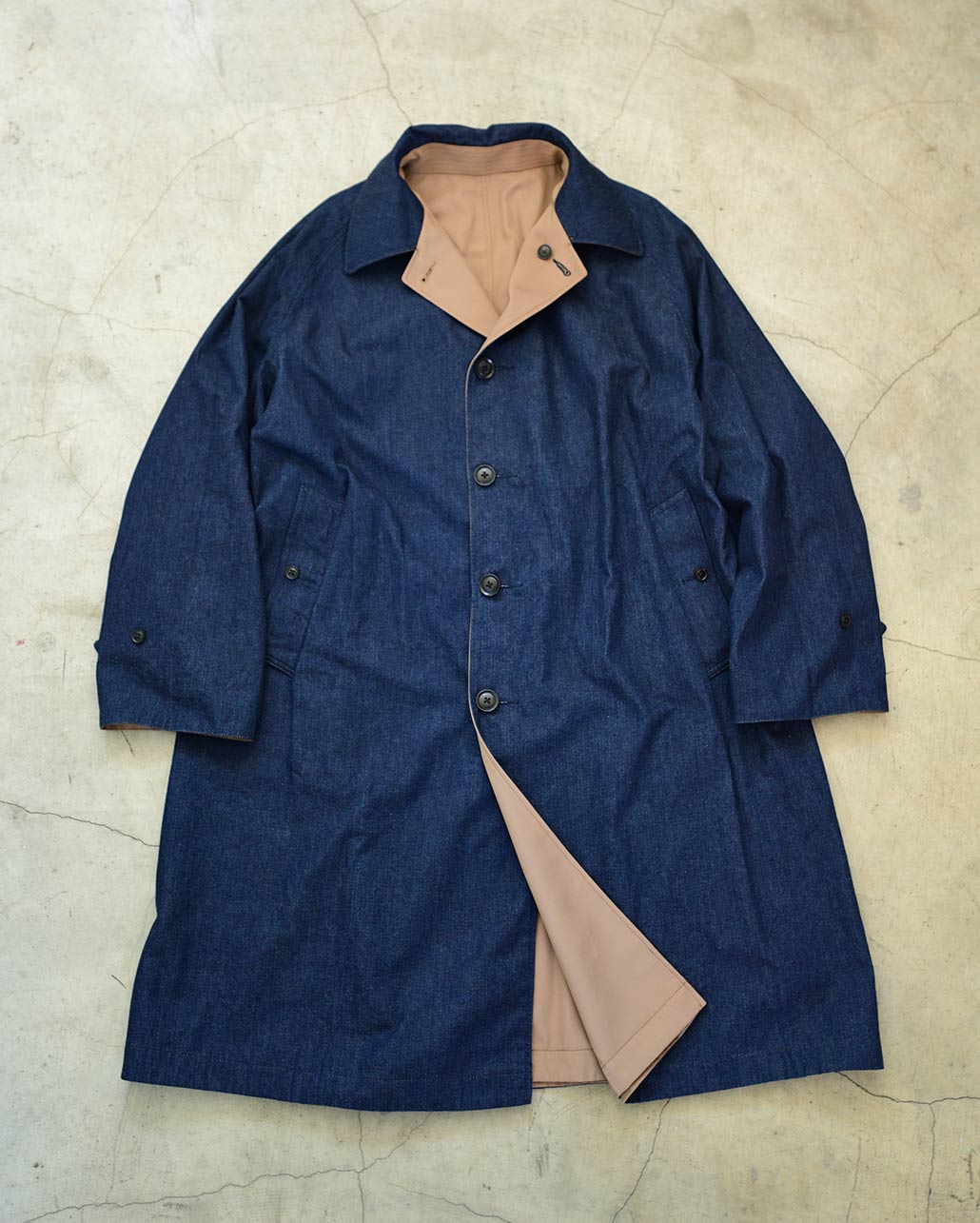 RECYCLED POLYESTER REVERSIBLE RAGLAN COAT　リバーシブルデザイン | BLUE BLUE | ブルーブルー