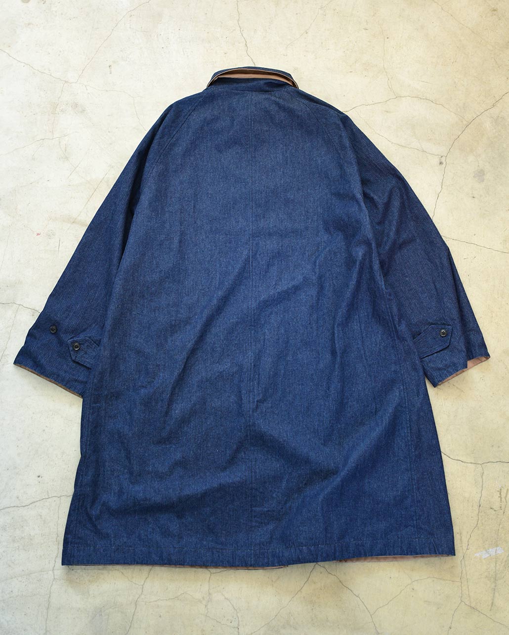 RECYCLED POLYESTER REVERSIBLE RAGLAN COAT　リバーシブルデザイン | BLUE BLUE | ブルーブルー